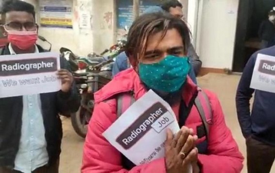 BJP’s ‘Ghar Ghar Rojgar’ ‘50,000 Job in a year’ turned into massive JUMLA: Radiography passed out students requested the State Govt with folded hands for Recruitment BJP’s ‘Ghar Ghar Rojgar’ ‘50,000 Job in a year’ turned into massive JUMLA: Radiography passed out students requested the State Govt with folded hands for Recruitment